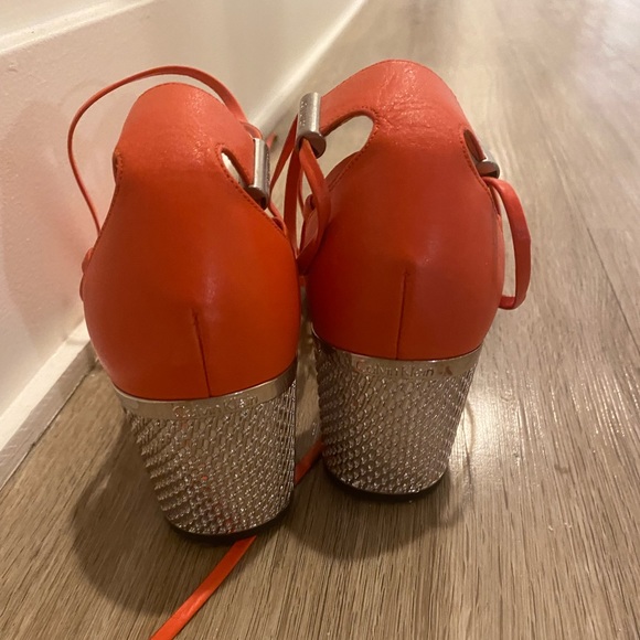 CALVIN KLEIN LACE UP POINTED TOE SILVER DETAIL HEELS - Picture 8 of 8